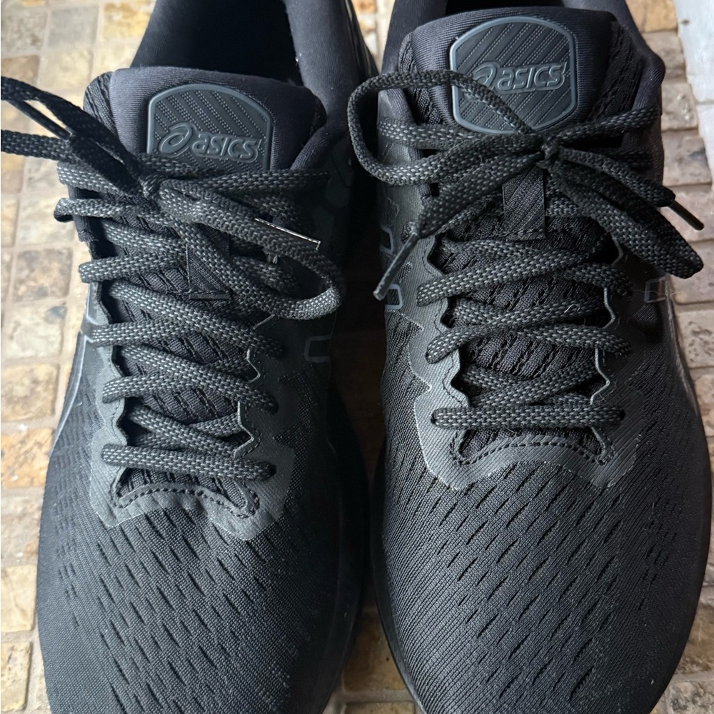 Asics Black Athletic Running Shoes with Cushioned Midsole